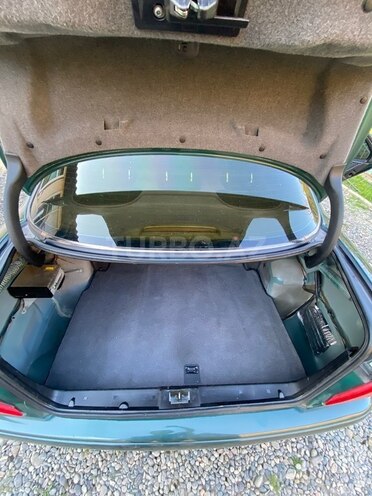 Mercedes E 200-11