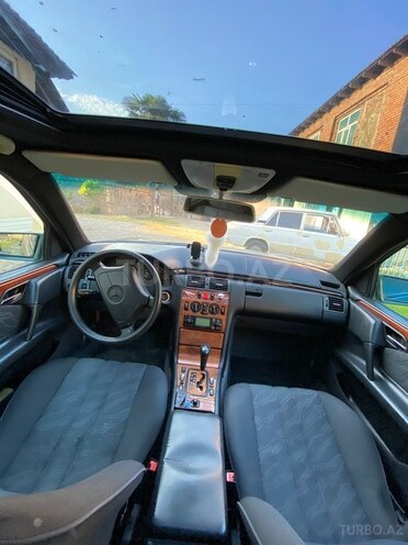 Mercedes E 200-9
