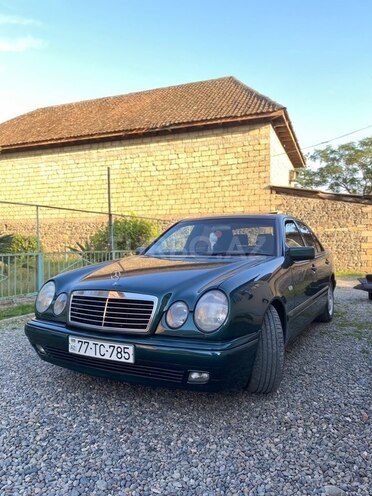 Mercedes E 200-1