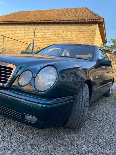 Mercedes E 200-8