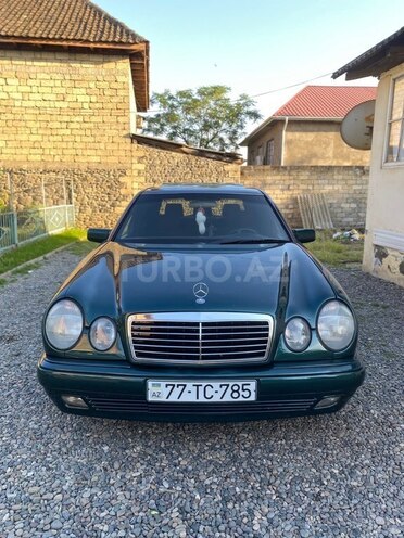 Mercedes E 200-2