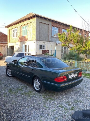 Mercedes E 200-5