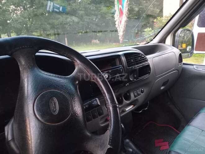 Ford Transit-5