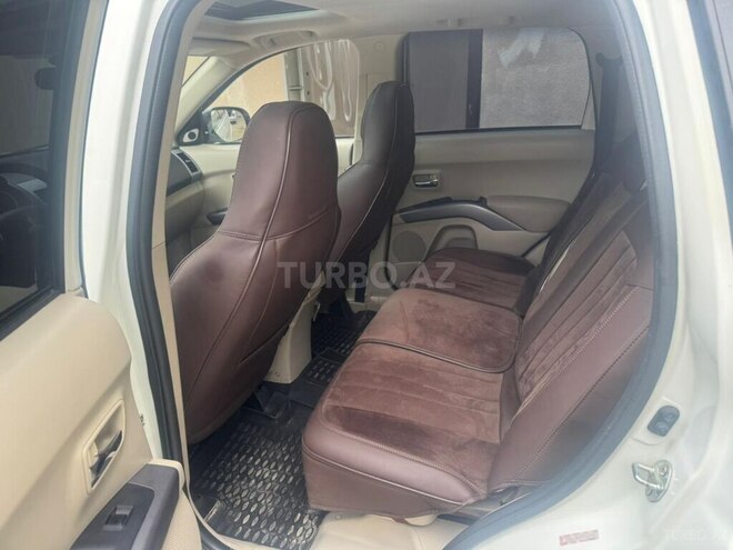 Mitsubishi Outlander-4