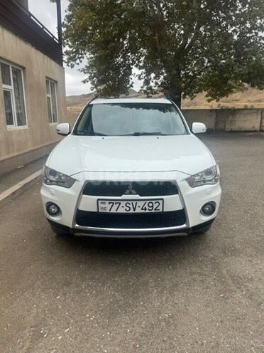 Mitsubishi Outlander-1