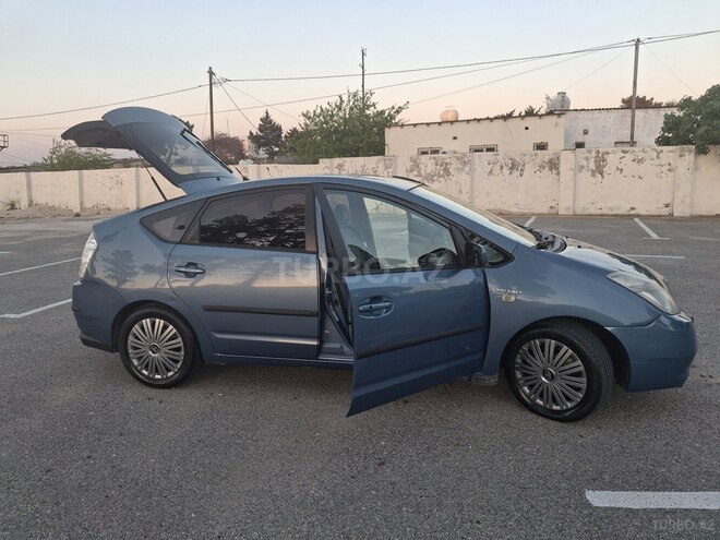 Toyota Prius-12