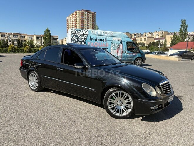 Mercedes E 220-11