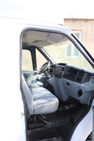 Ford Transit-7