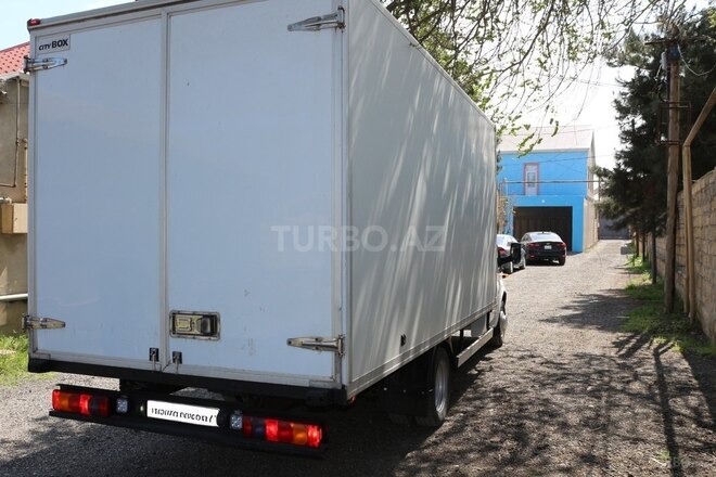 Ford Transit-9