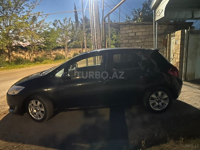 Toyota Auris-4
