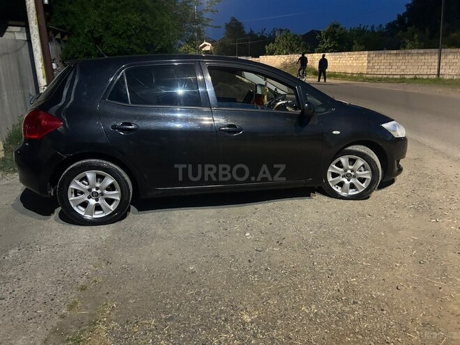 Toyota Auris-2