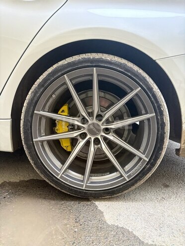 BMW 330e-11