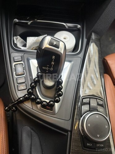 BMW 330e-9