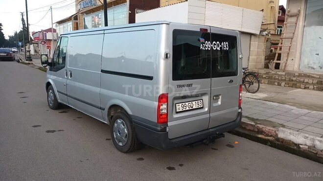 Ford Transit-5