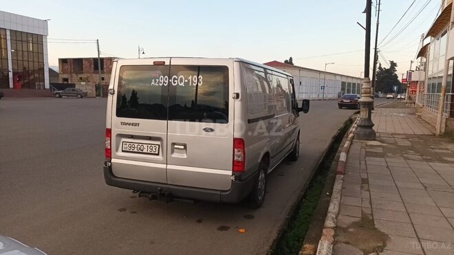Ford Transit-4