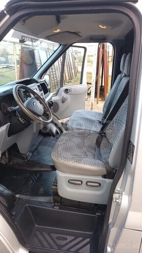 Ford Transit-11