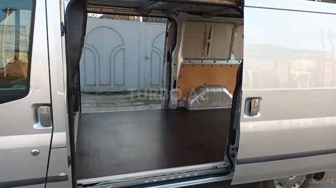 Ford Transit-9