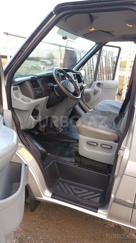 Ford Transit-12