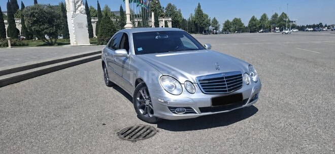Mercedes E 270-3