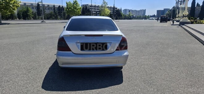 Mercedes E 270-2