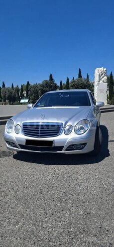 Mercedes E 270-1