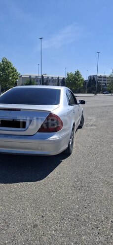 Mercedes E 270-4