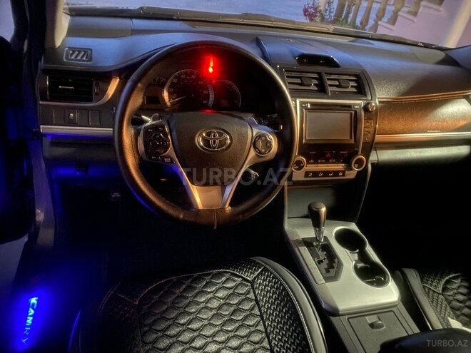 Toyota Camry-15