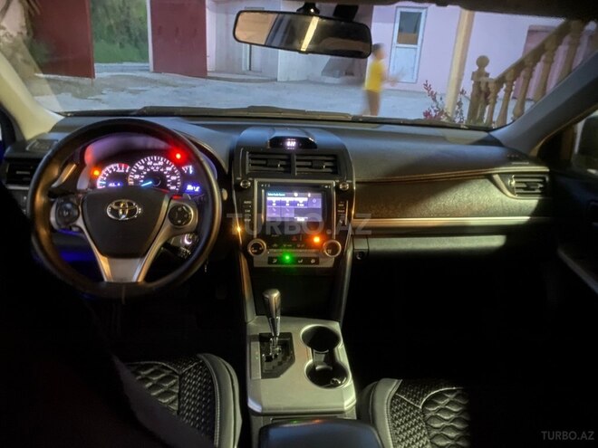 Toyota Camry-14