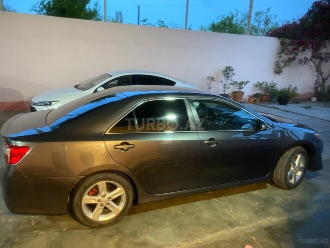 Toyota Camry-12