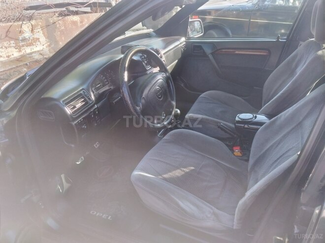 Opel Vectra-10