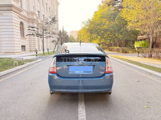 Toyota Prius-5