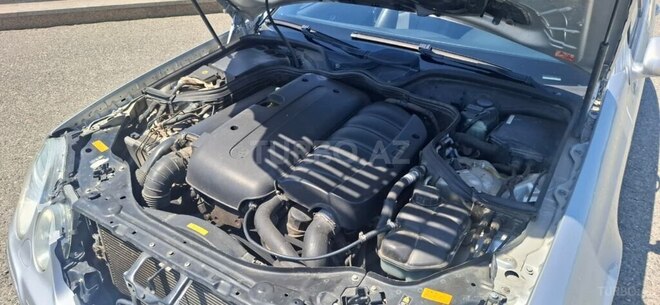 Mercedes E 270-9