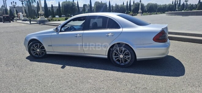 Mercedes E 270-8