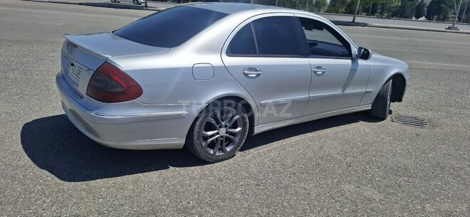 Mercedes E 270-7