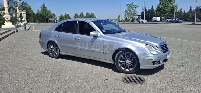 Mercedes E 270-6