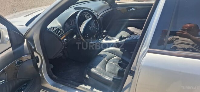 Mercedes E 270-11