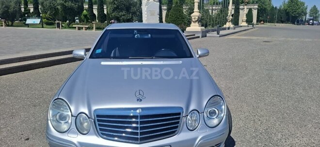 Mercedes E 270-12