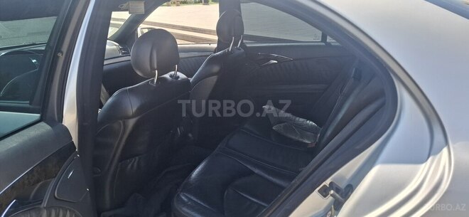 Mercedes E 270-19