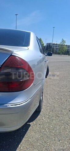 Mercedes E 270-21