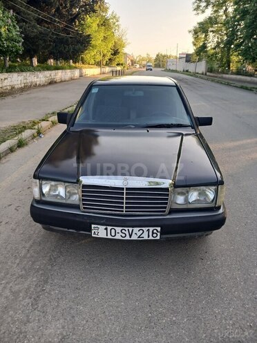Mercedes 190-10