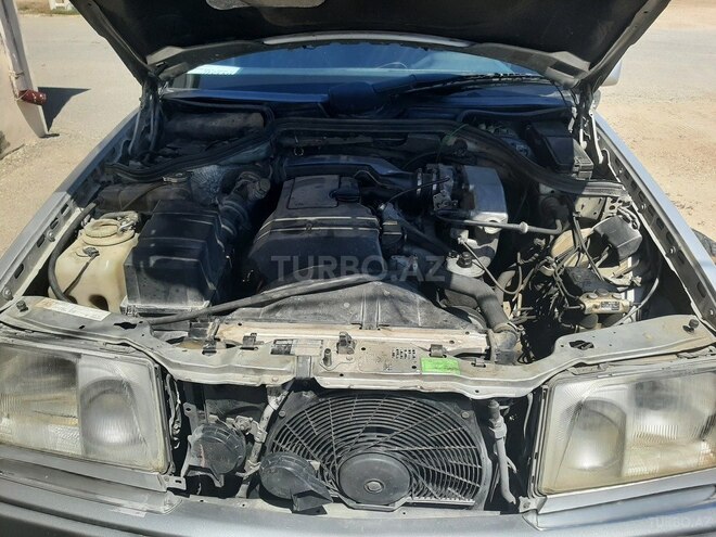 Mercedes 220 E-6