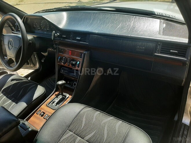 Mercedes 220 E-8