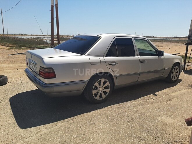 Mercedes 220 E-15