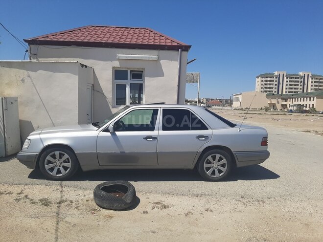 Mercedes 220 E-5