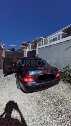 Mercedes E 200-2