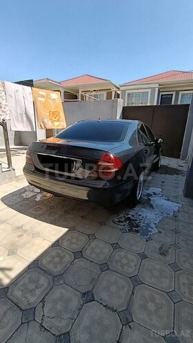 Mercedes E 200-5