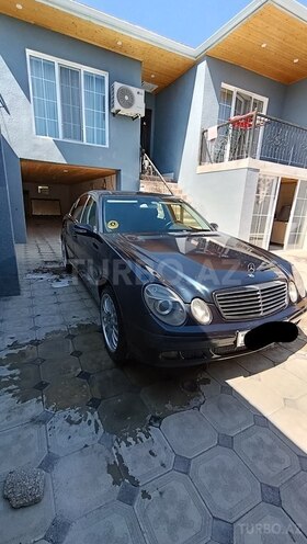 Mercedes E 200-1