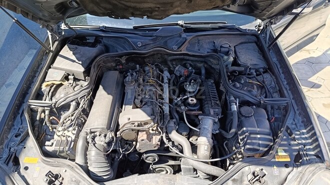 Mercedes E 200-10