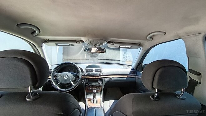 Mercedes E 200-11