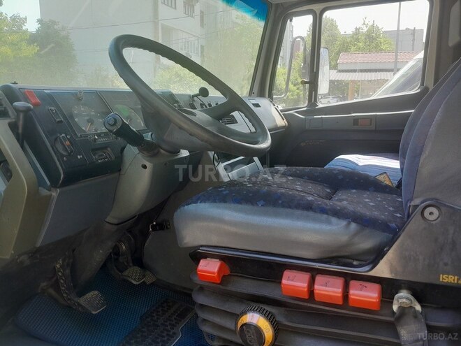Mercedes Vario-8